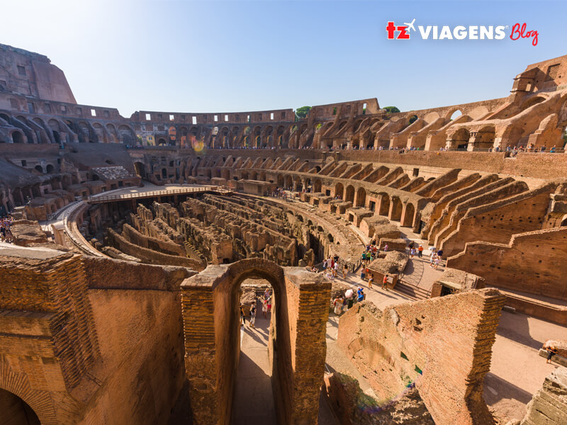 O Coliseu em Roma é uma das opções para visitar durante a baixa temporada na Europa