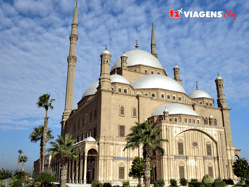 Em uma viagem para o Egito, não se pode perder a oportunidade de visitar a grandiosa Mesquita de Muhammad Ali. 