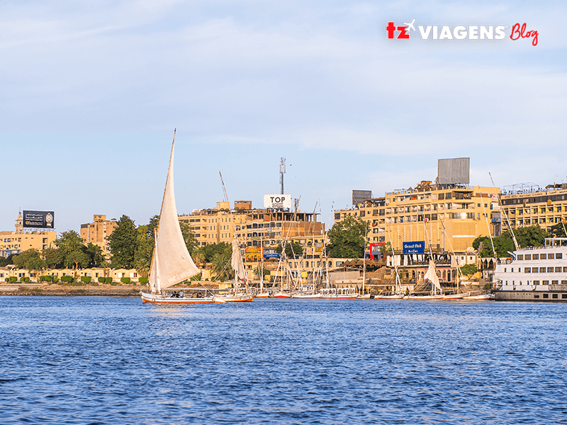 Em uma viagem para o Egito, o Rio Nilo é passagem obrigatória. O melhor ponto para navegar pelo rio é pela importante Assuan.