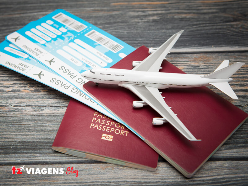 Passaporte, passagens e um avião