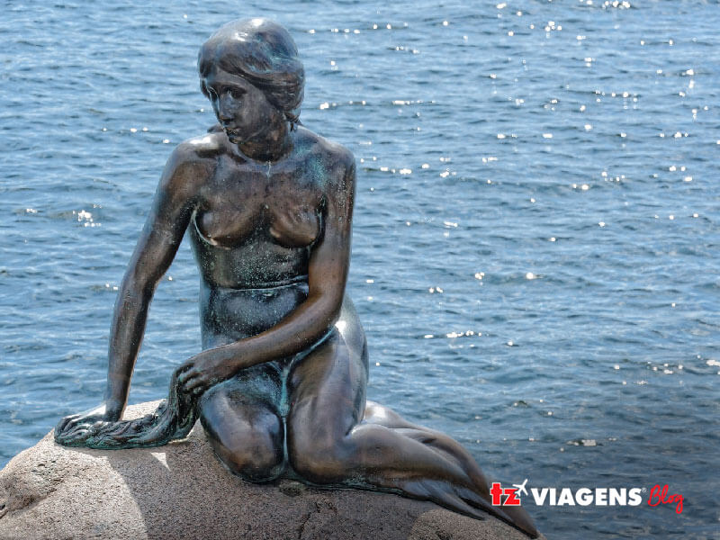 Estátua da Pequena Sereia, em Copenhagen 