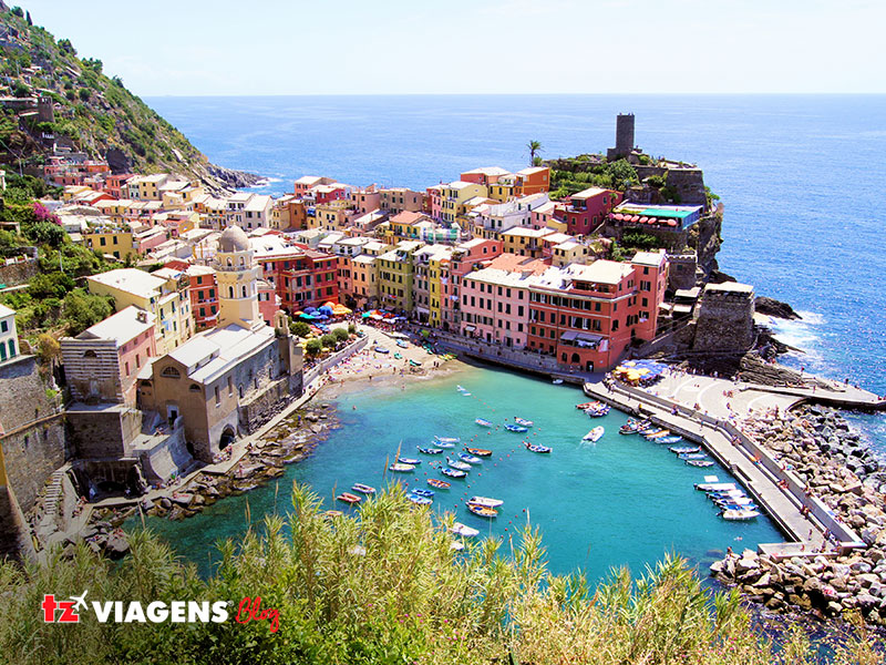 Paisagem de uma das cidades da Cinque Terre, destino obrigatório para quem sonha com uma viagem para a Itália 