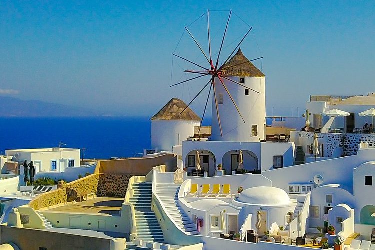 Santorini na Grécia é uma ilha paradisíaca