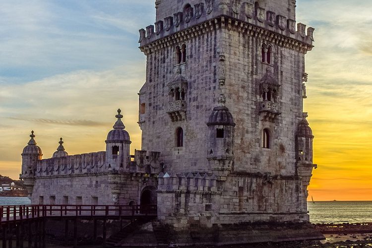 você também pode aproveitar a baixa temporada na Europa para visitar Portugal