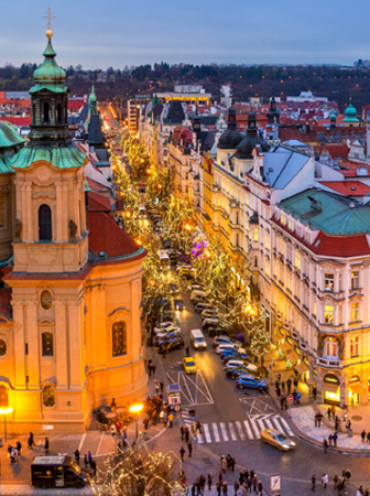 Lista de Pontos turísticos de Praga. Imagem panorâmica da cidade de Praga, ao entardecer, na República Tcheca.